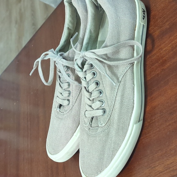 Seavees - Picture 1 of 5